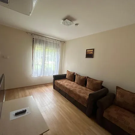 Csaladi Διαμέρισμα