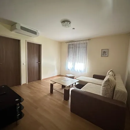 Csaladi Διαμέρισμα Balatonszárszó